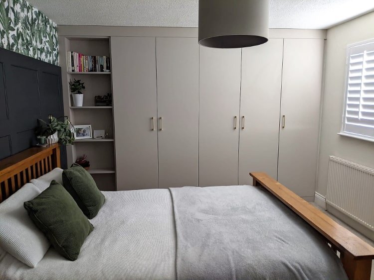 How Fitted Wardrobes Benefit Small Bedrooms - Online Bedrooms