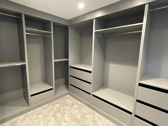 Fitted wardrobe layout